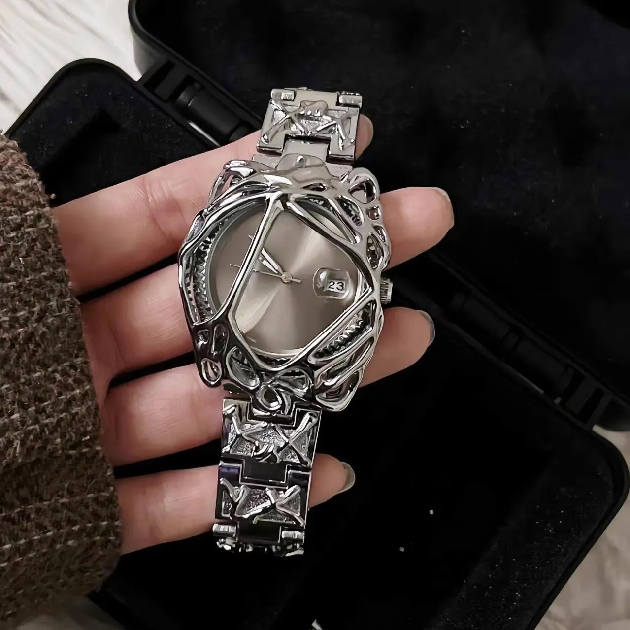 Classic Mesh Strap Wristwatch